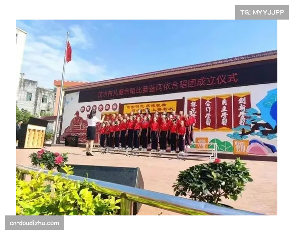 足球公益行动深入社区,传递温暖与正能量 足球公益行动深入社区,传递温暖与正能量