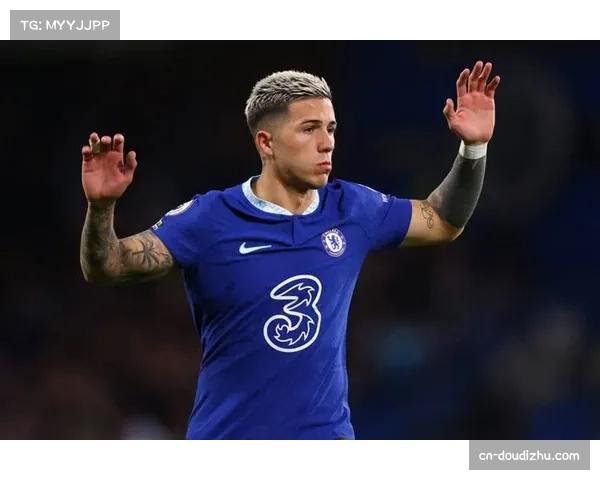 维蒂尼亚:巴黎中场核心的成长与蜕变 维蒂尼亚:巴黎中场核心的成长与蜕变