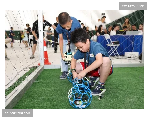 “乐动上海”消费券助力观赛,无人机足球锦标赛吸引青少年超七成 “乐动上海”消费券助力观赛,无人机足球锦标赛吸引青少年超七成