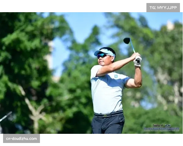 业余高尔夫球队际公开赛总决赛现场，团队策略成净杆赛制决胜关键