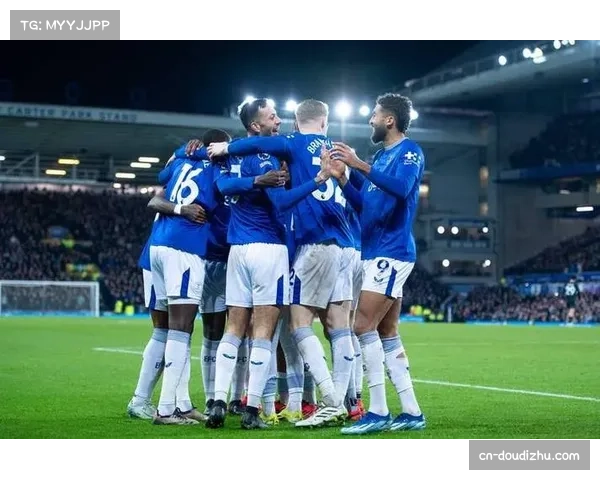 埃弗顿3-0诺丁汉森林，杜斯伯里-霍尔造乌龙+破门